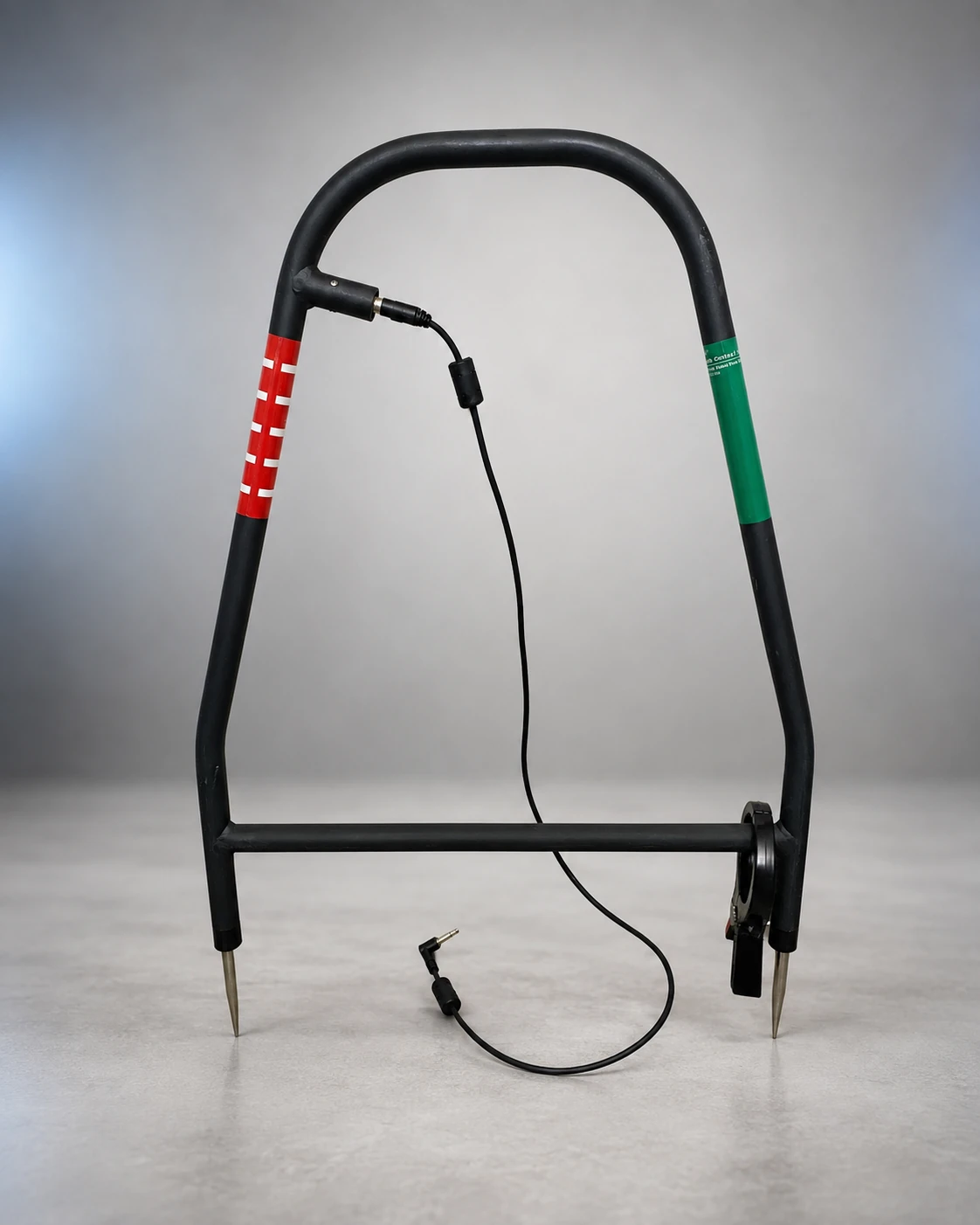 3M Dynatel 2273 A-frame fault locating accessory on a studio background